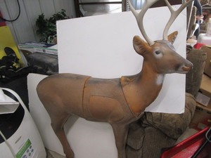 lot 102 image: Whitetail Archery Target