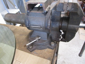lot 65 image: Bench Vise