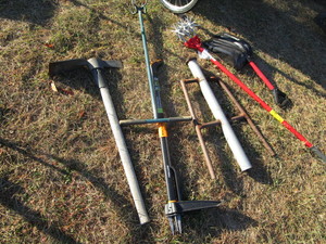 lot 132 image: Yard Tools