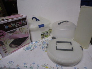 lot 78 image: Cupcake Maker, Taker