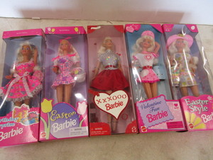 lot 163 image: Barbies, Holidays