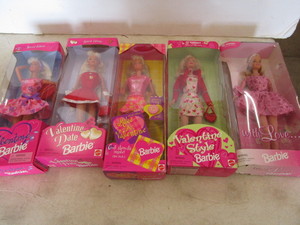 lot 164 image: Barbies, Valentines