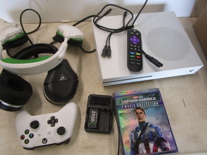 lot 202 image: Xbox & Accessories