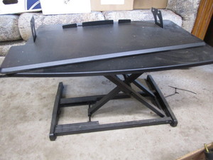 lot 204 image: Desktop Riser