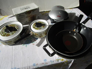 lot 173 image: Cookware
