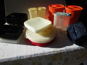 lot 180 image: Tupperware, Food Containers