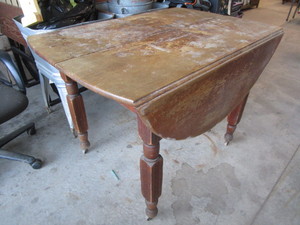 lot 215 image: Vintage Dropleaf Table