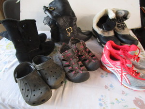 lot 222 image: Ladies Footwear