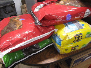 lot 233 image: Cat Litter