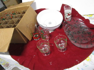 lot 257 image: Christmas Glasses