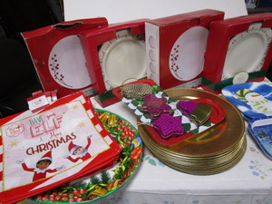 lot 270 image: Holiday Dinnerware