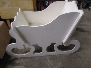 lot 281 image: Wooden Sleigh