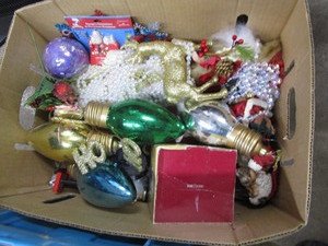 lot 285 image: Christmas Decorations