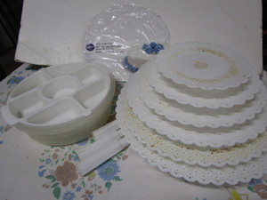 lot 300 image: Cake Decorating
