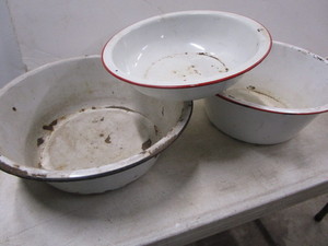 lot 309 image: Enamel Wash Basins