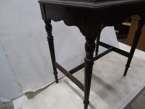 lot 322 image: Vintage Occasional Table