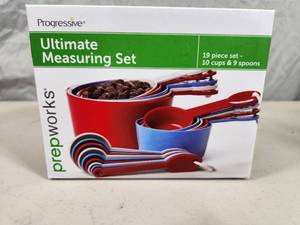 New 19 Piece Measuring Set