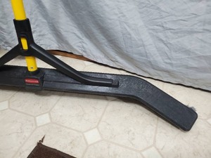New Rubbermaid Maximizer Push to Center Commercial Broom