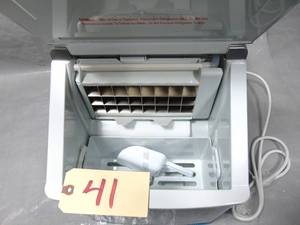 EdgeStar PIM200 12W 2.4 Lbs. Capacity Portable Ice Maker - Stainless Steel