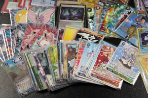 lot 61 image: Bulk Variety Non Sports & Gaming Trading Card Lot  Approx 700 Cards