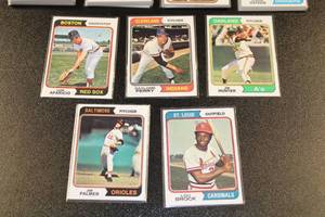 lot 83 image: 1974 Topps Baseball Card Lot  50 Cards