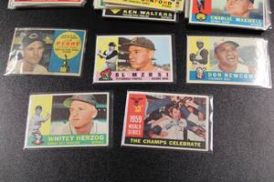 lot 92 image: 1960 Topps Baseball Card Lot  40 Cards