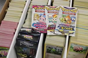 lot 93 image: Large Pokemon Lot  5000 Cards