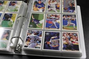lot 103 image: 1994 Fleer Baseball Complete Set #1-720 In BinderPages