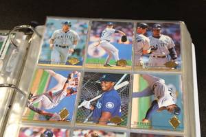 lot 104 image: 1994 Fleer Ultra Baseball Complete Set #1-600 In BinderPages
