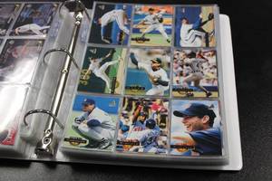 lot 106 image: 1994 Pinnacle Baseball Complete Set #1-540 In BinderPages
