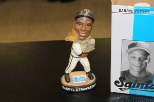 lot 64 image: 2006 St. Paul Saints Darryl Strawberry Bobblehead wBox Bat is missing