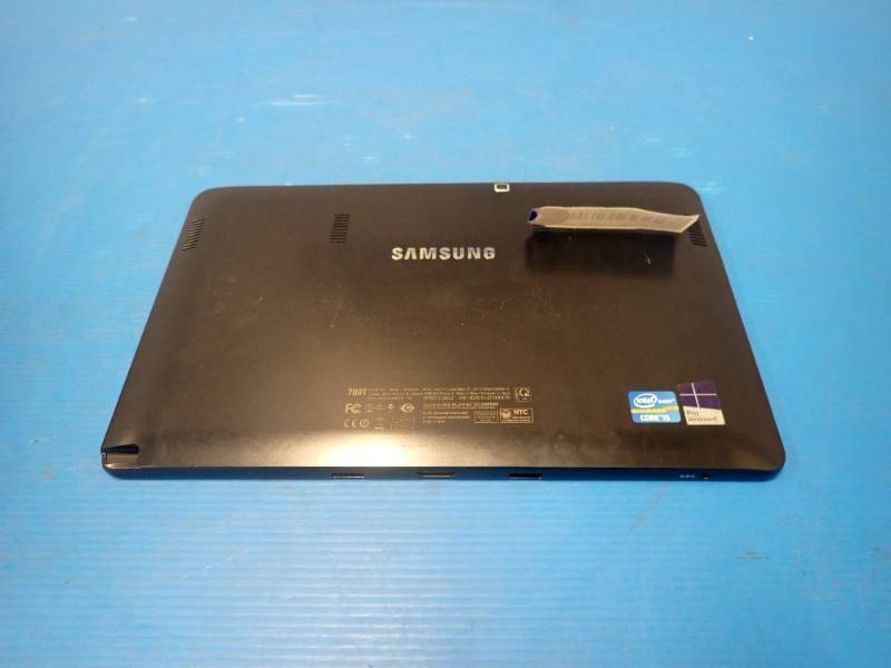 Samsung&nbsp700T XE700T1C Tablet  No HD  No cables  crack in screen, inspection recommended