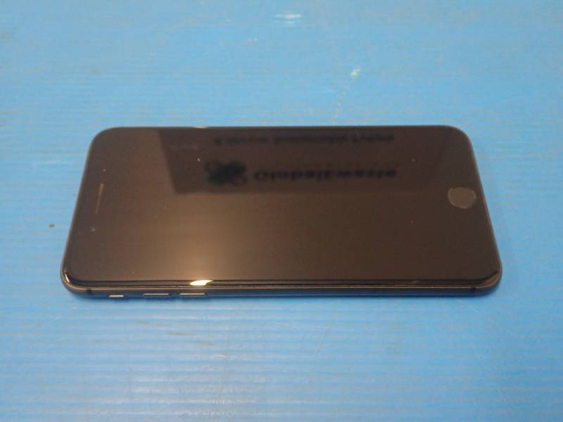 Apple&nbspiPhone 8 Plus A1864  64GB of Storage  Verizon Carrier Unlocked  No Charger  tiny bright spot in middle of the screen