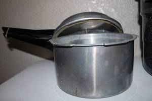 lot 3 image: Stove Top Pressure Cooker Canner W Release Valve