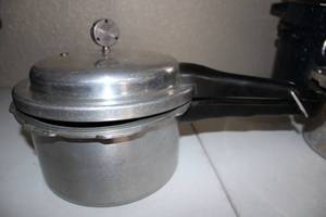 lot 5 image: Mirro-Matic Pressure Cooker Canner W Release Valve