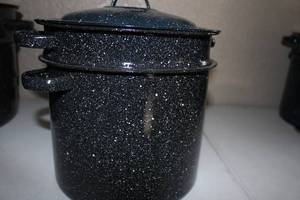 lot 6 image: Granite Ware Steel Porcelain Water Bath Canner W Cover