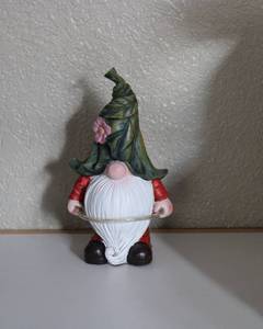 lot 15 image: Solar Powered Lighted Gnome