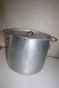 lot 27 image: Aluminum Kettle With Two Handles & A Cover