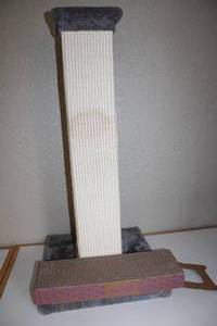 lot 31 image: Cat Scratching Post
