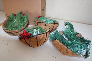 lot 38 image: Wire Baskets W Straw Filler & Red Christmas Berries & Artificial Christmas Tree Greens