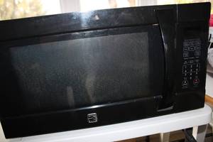 lot 50 image: Kenmore Elite Microwave Oven With Turntable