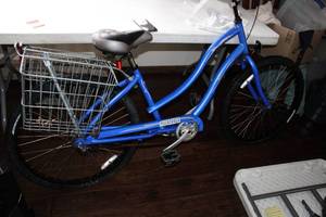 lot 109 image: Blue SUN Drifter Bicycle With Wire Basket Installed In Back Area