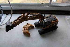 lot 111 image: Remote Controlled Hulna Construction Top Excavator Toy