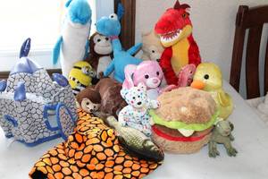 lot 117 image: A Collection Of Beanie Babies, Etc.