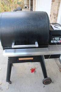 lot 119 image: A Black Traeger Pellet Grill Tailgater 20 Portable Wood Pellet Grill & Smoker