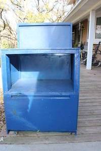 lot 124 image: Blue Wooden Cabinet With Back Splash & One Bottom Drawer On Casters