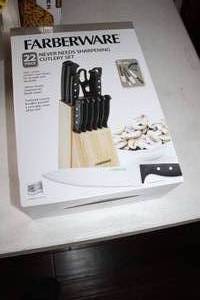 lot 137 image: 22 Piece Farberware--Never Needs Sharpening Cutlery Set