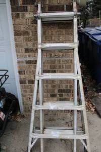 lot 145 image: Keller Extra Heavy Duty Aluminum Ladder-KMT-22