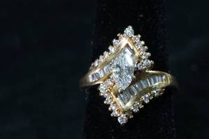 Ladies 14K Yellow Gold Diamond Engagement Ring