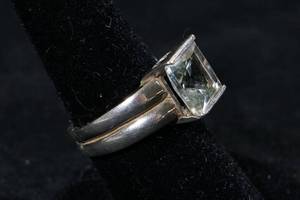 Ladies Sterling Silver Ring - Clear Stone